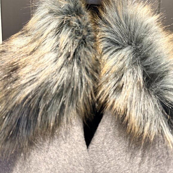 KARL LAGERFLED PARIS GRAY WOOL BLEND COAT WITH FAUX FUR COLLAR ~ NWT - Picture 3 of 12